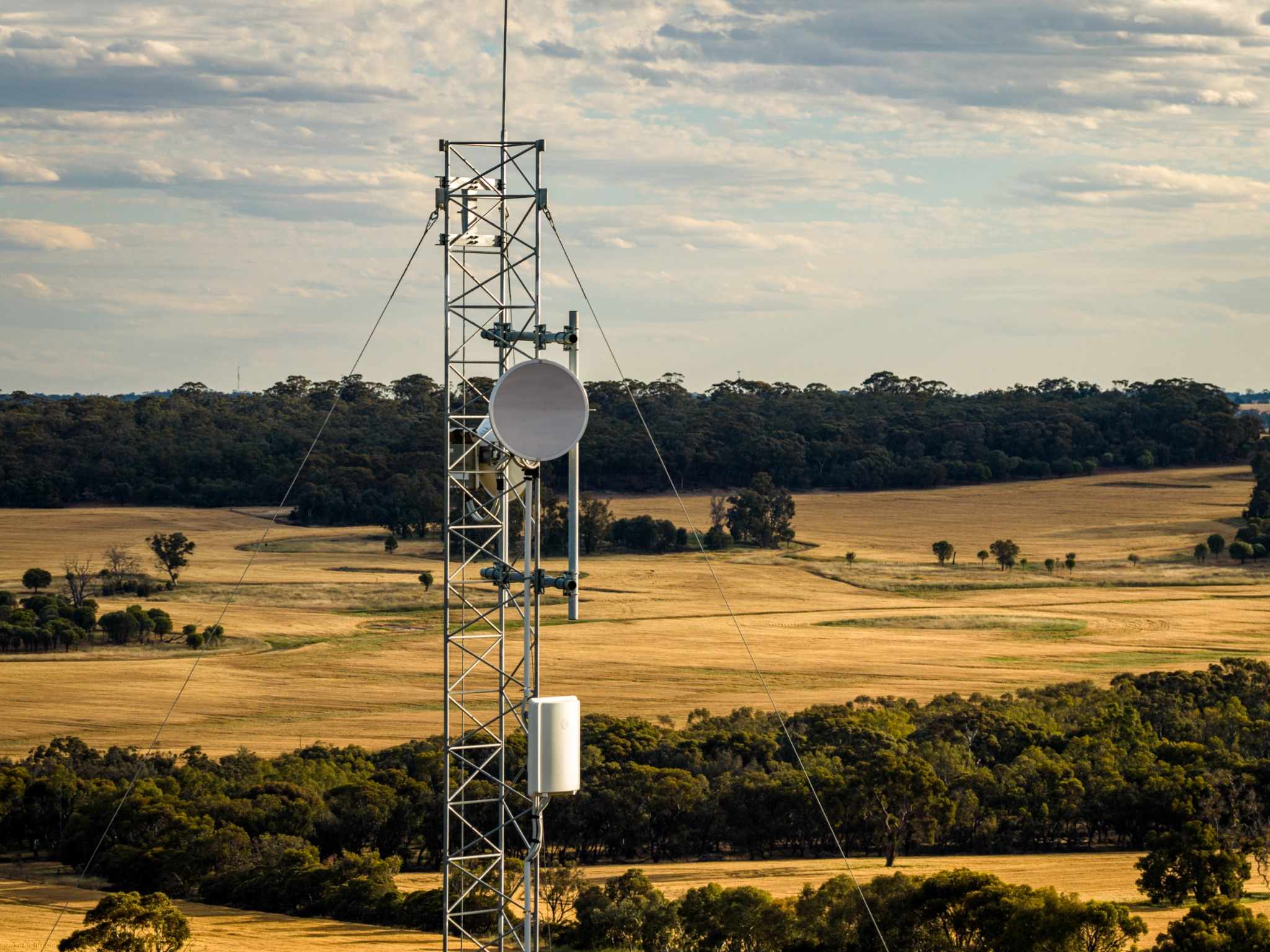 CRISP Wireless new build tower with the Wheatbelt as the backdrop, depicting that CRISP provides Internet in Meckering.